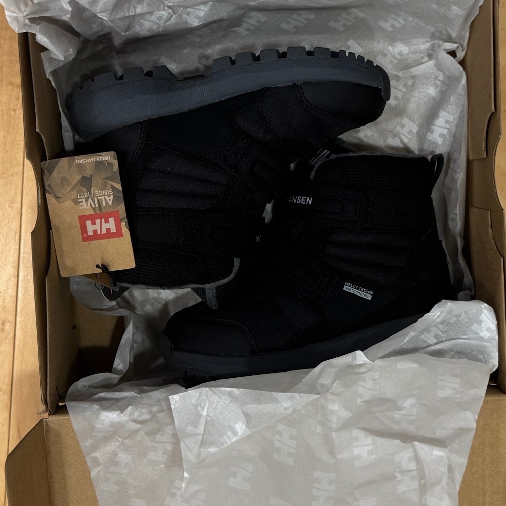 NWT - Helly Hansen Toddler 9T snow boots